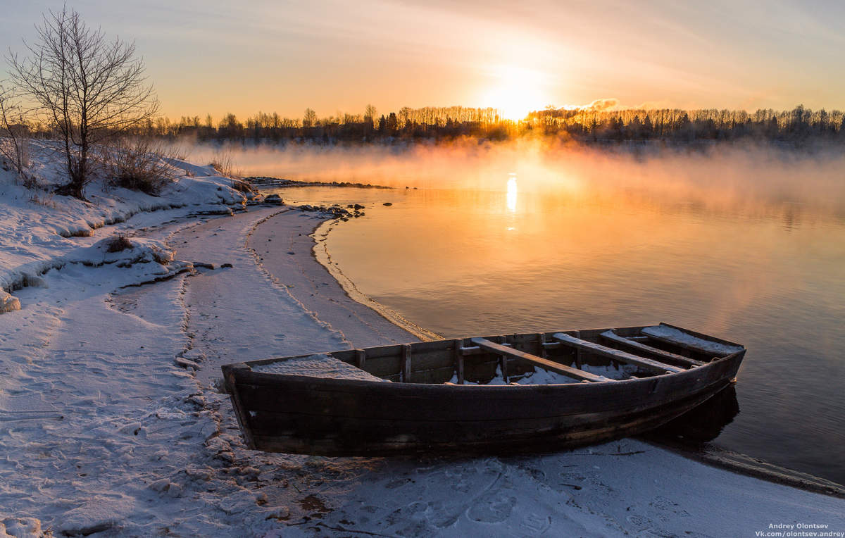 Dämmerung auf dem Fluss.