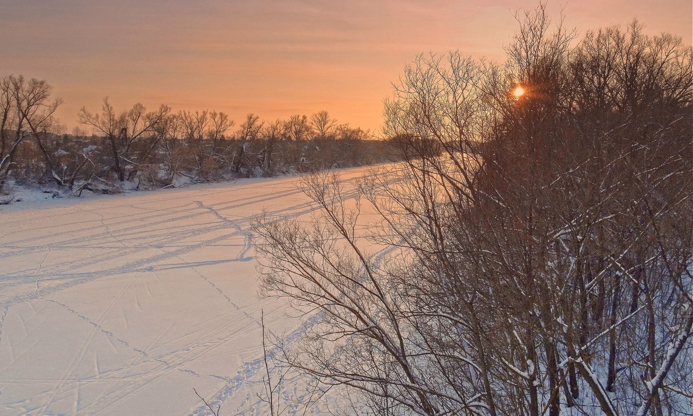 Sonnenuntergang auf dem Fluss Oka