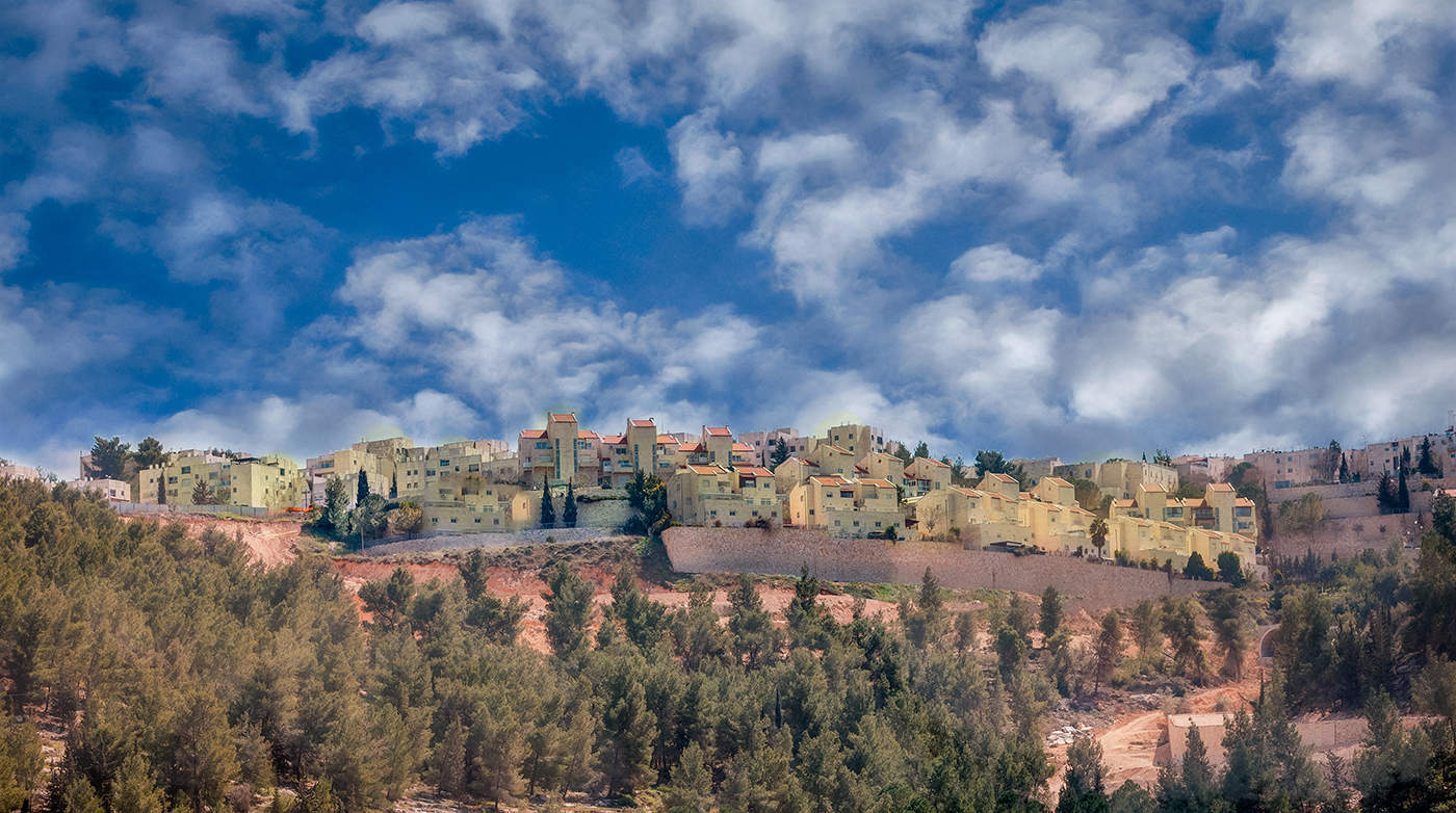 Unter dem blauen Himmel ist eine goldene Stadt ...