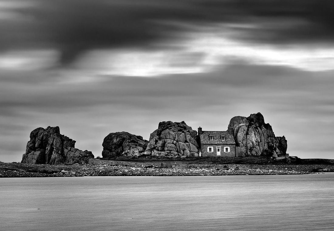 The house between the rocks