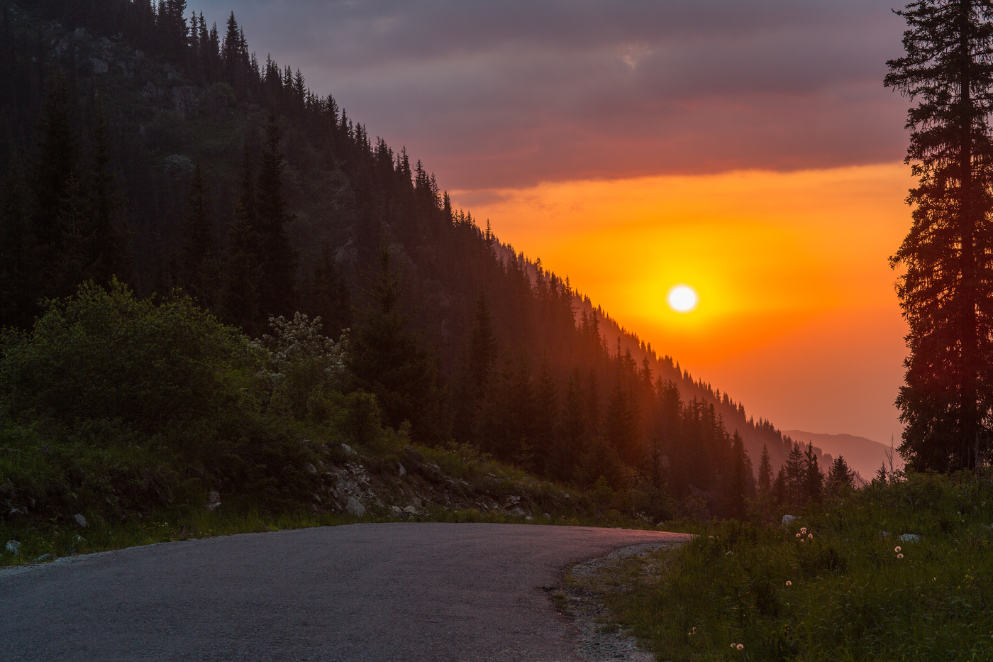 Sonnenuntergang in den Bergen
