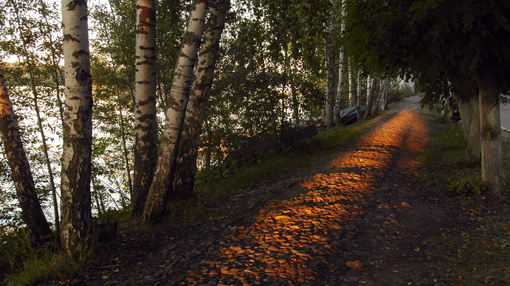 Fußweg entlang der Küste