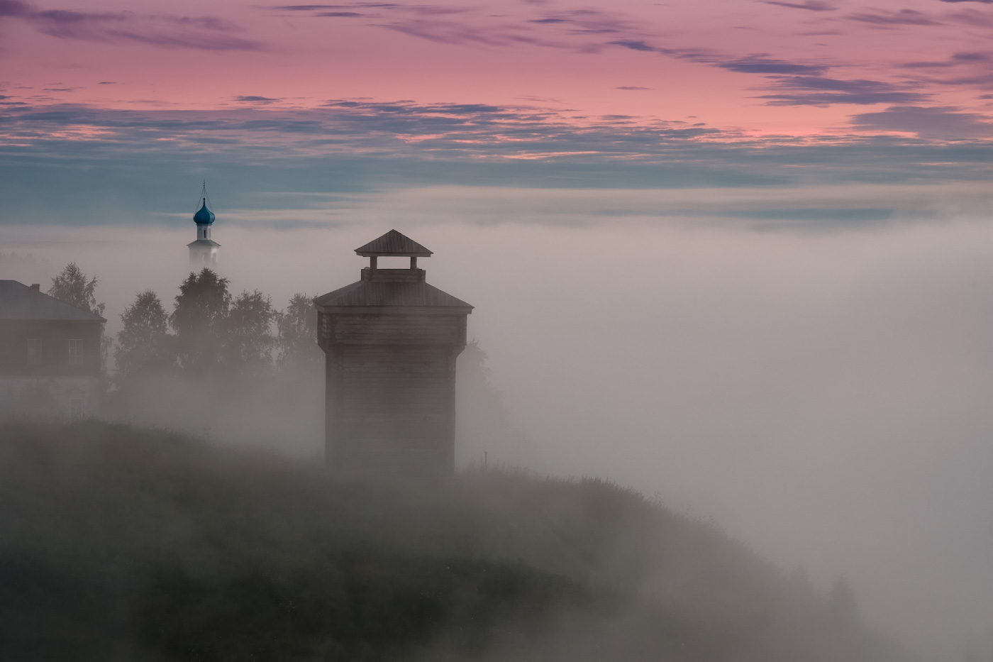 Turm im Nebel