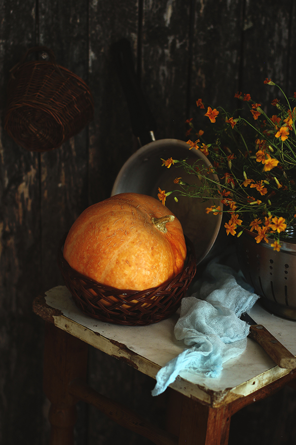 Mit einem Kürbis ...