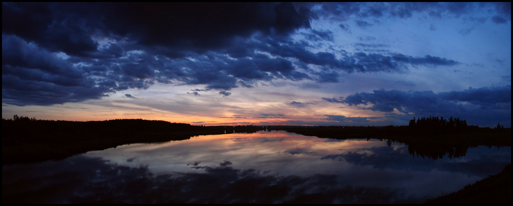 Lichter am Ufer des Sees ....