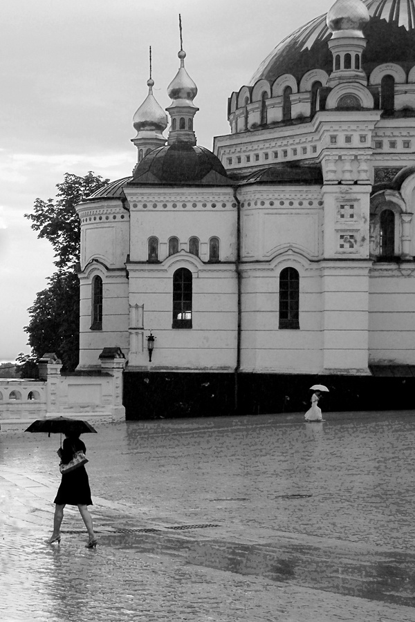 Sonntag. Regen. Laurel.