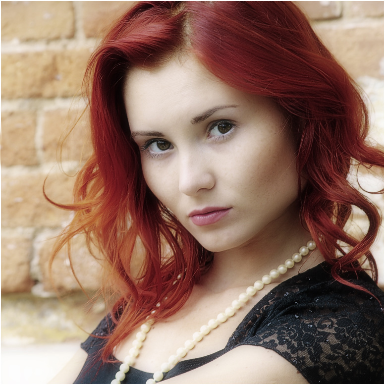 ◄ E l i z a b e t h 2 ►