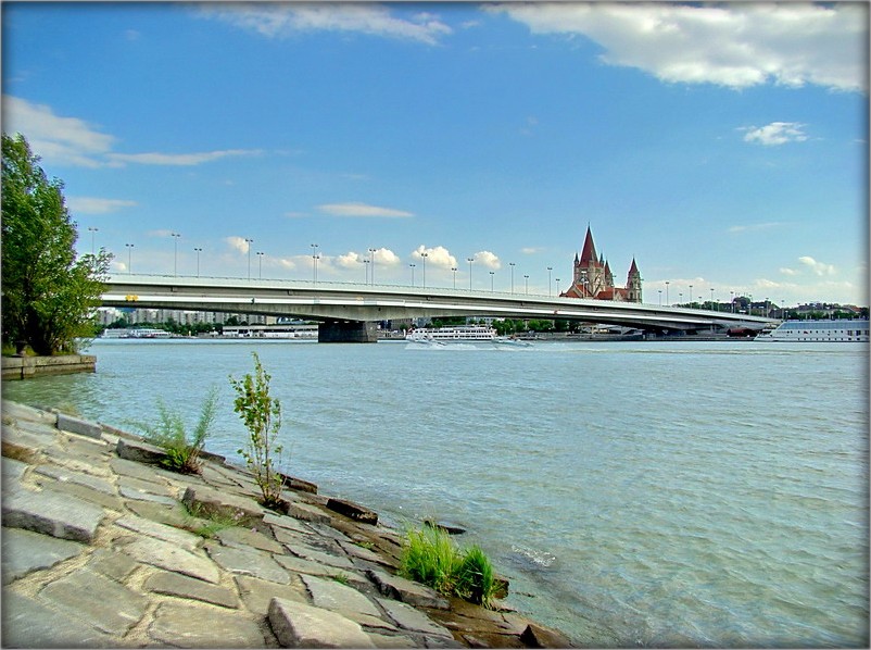 Donau. Wien