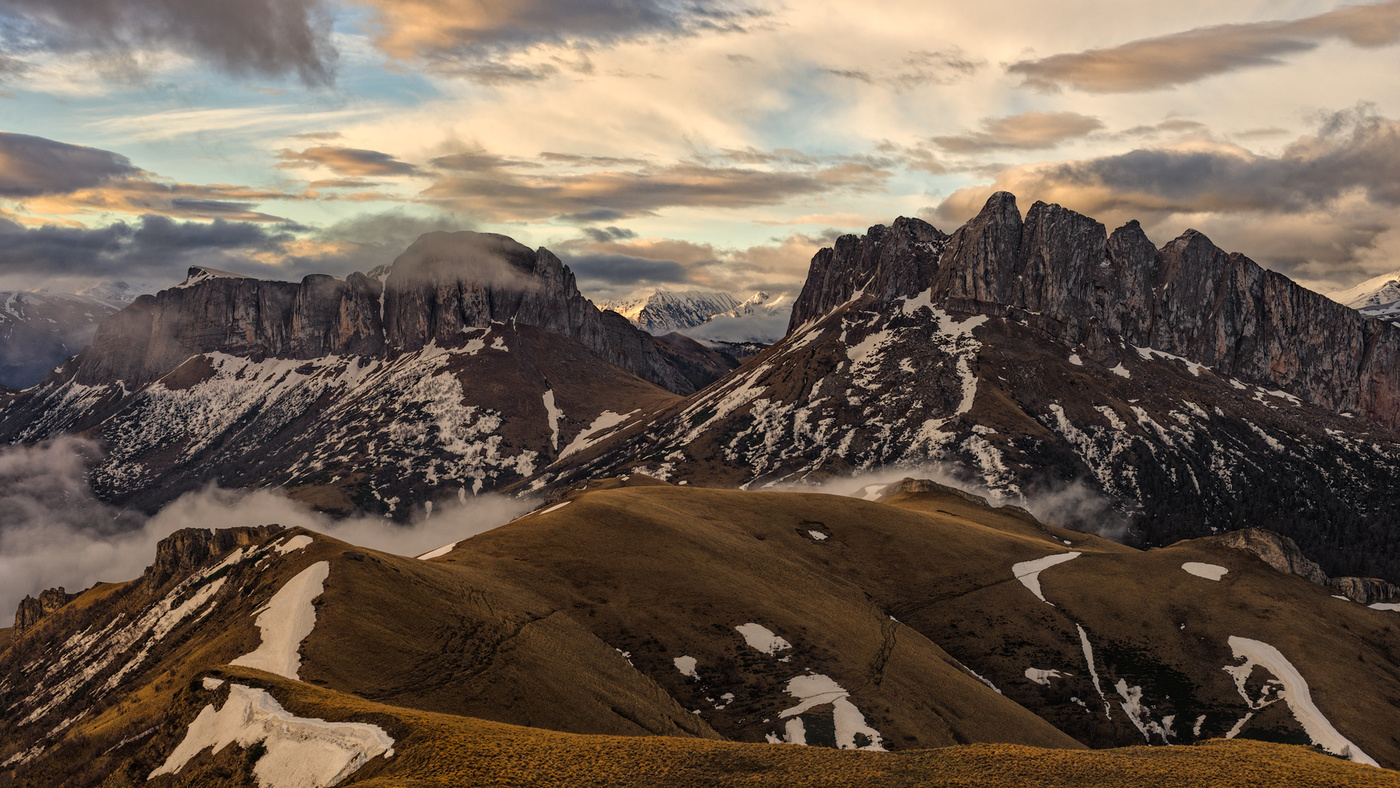 Morgendämmerung in den Bergen
