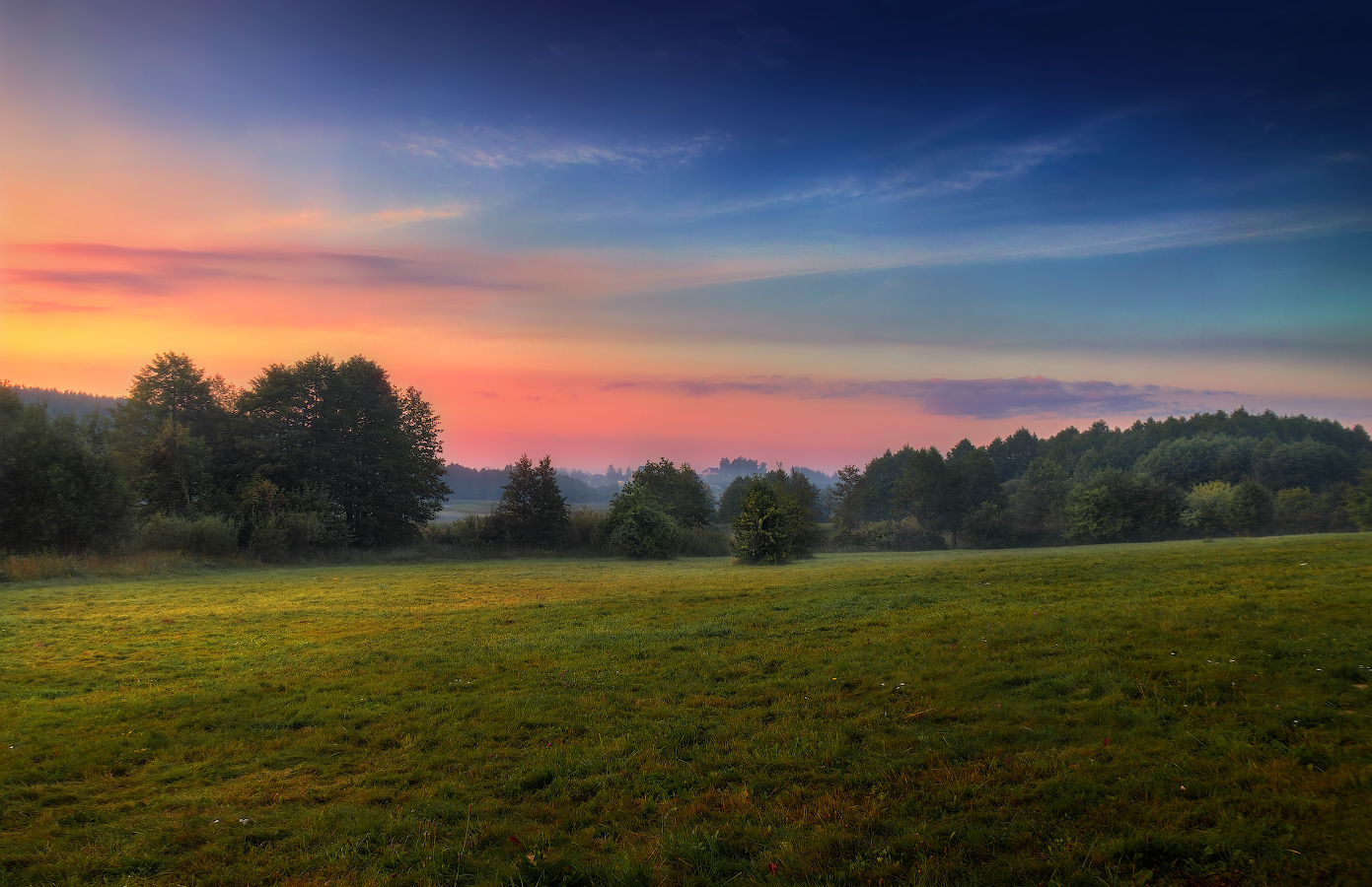 Morgendämmerung am Fluss