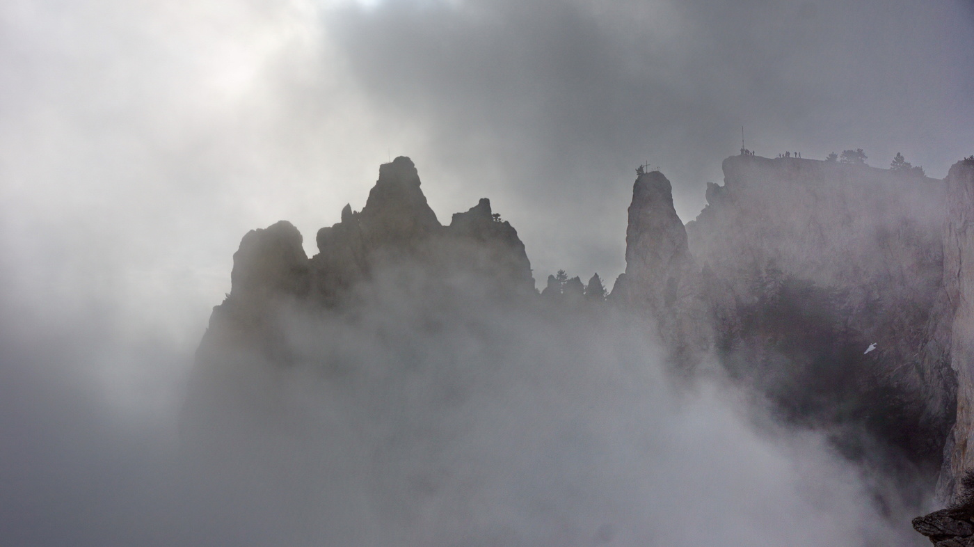 Es hinter den Wolken ...