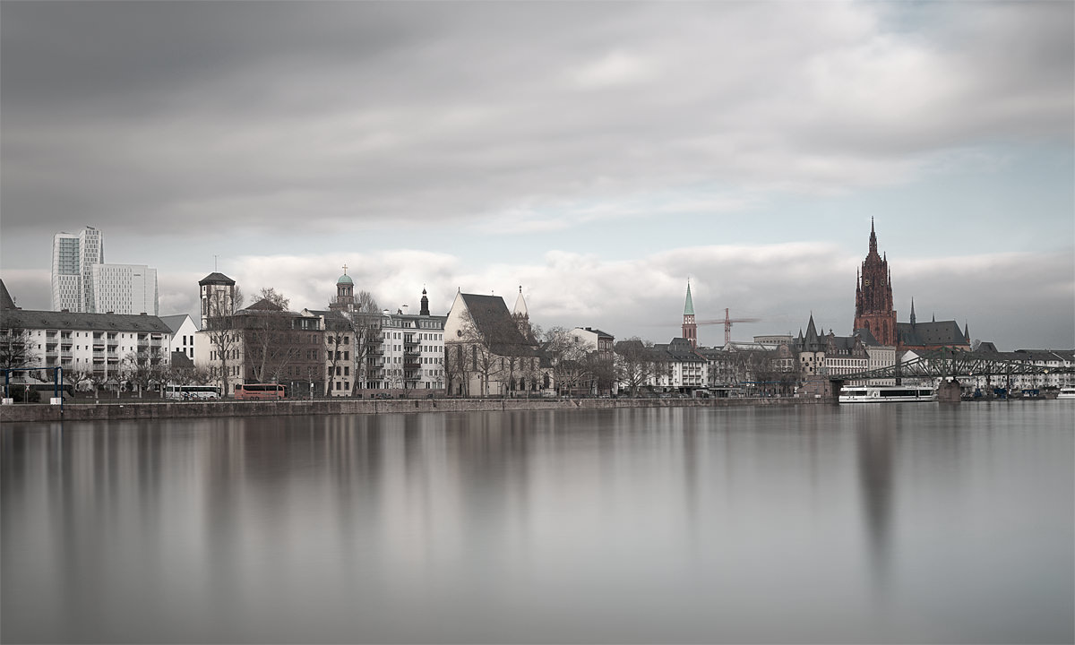 Blick auf den Frankfurter Mainkai