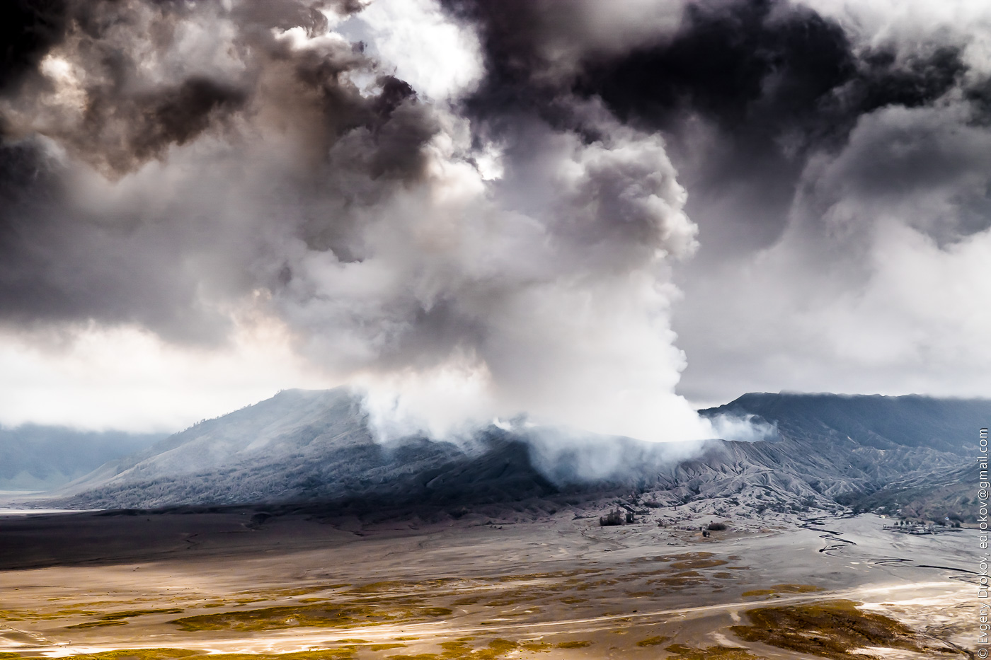 Bromo eruption