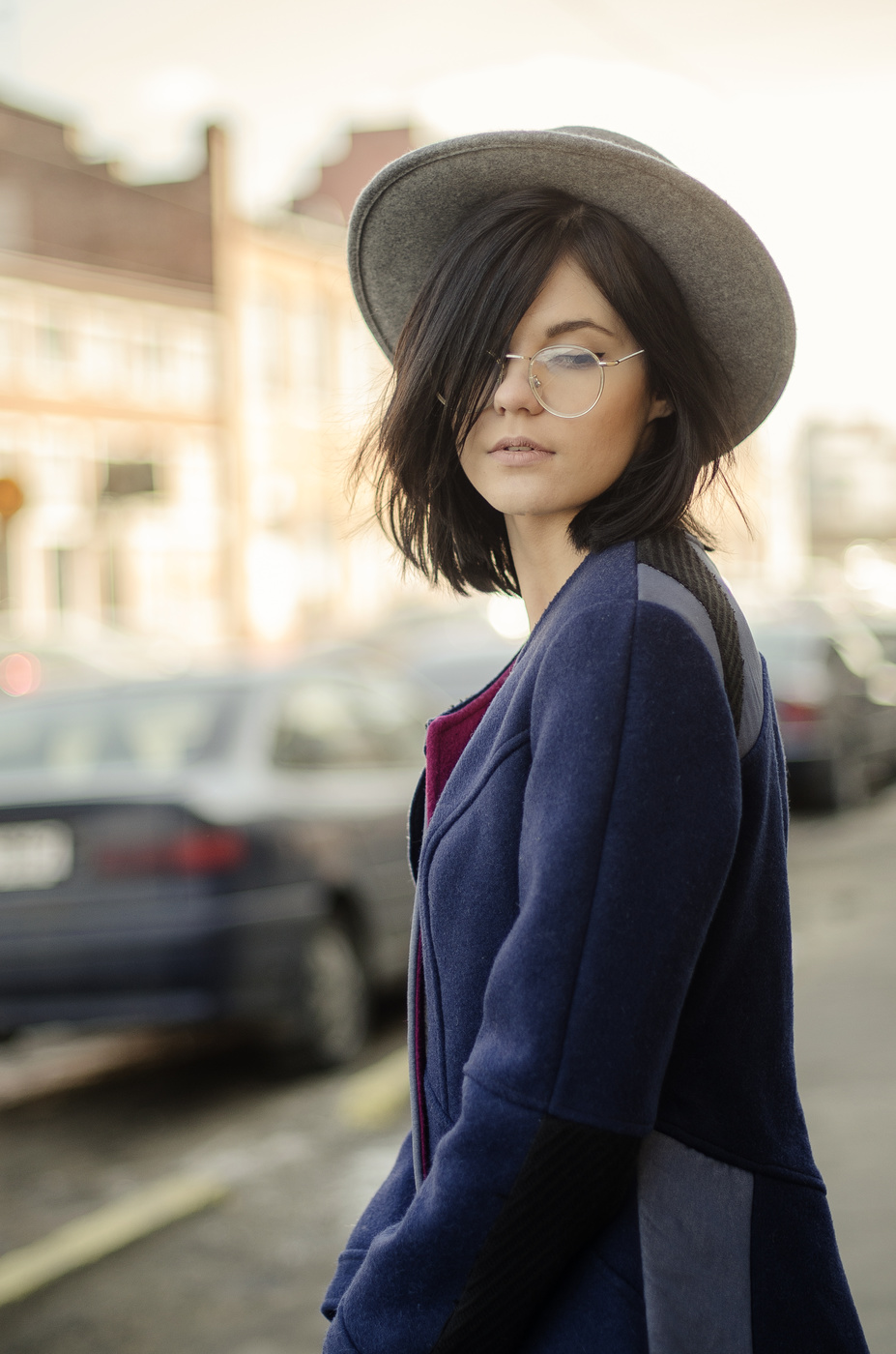 Das Mädchen mit dem Hut