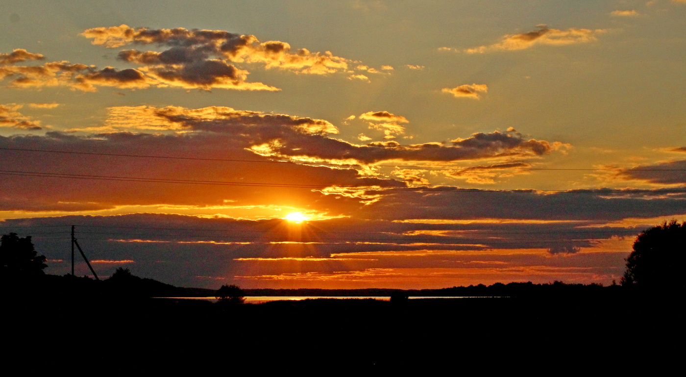die Sonne in den Wolken
