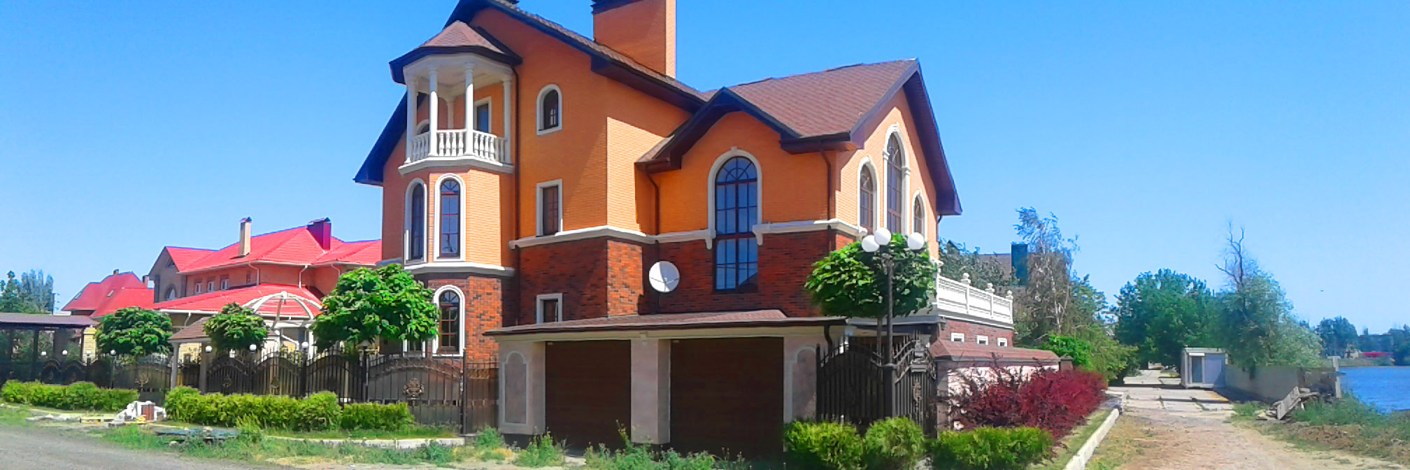 Los cotegios en el pueblo del Zatón Dorado