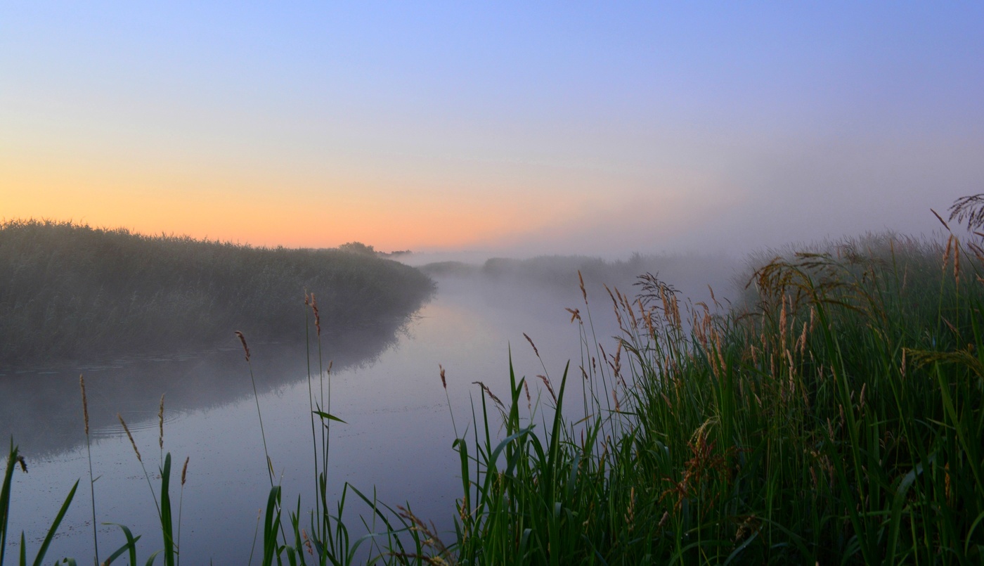 Sommer-Morgen auf dem Fluss