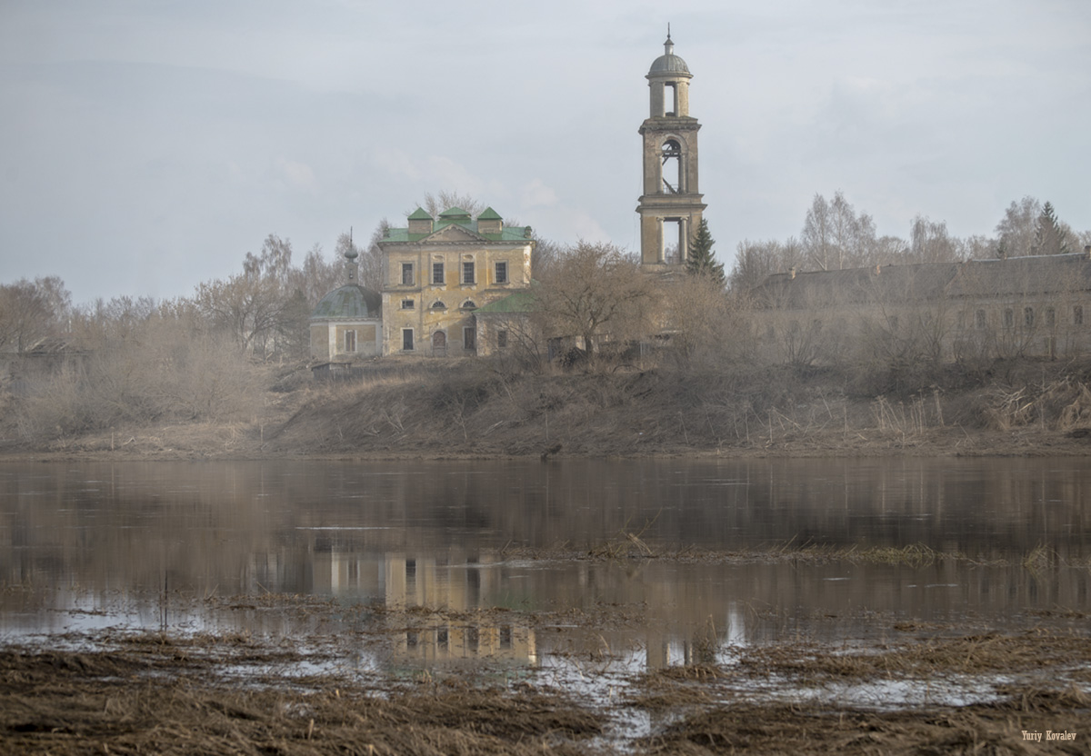 Jenseits des Flusses