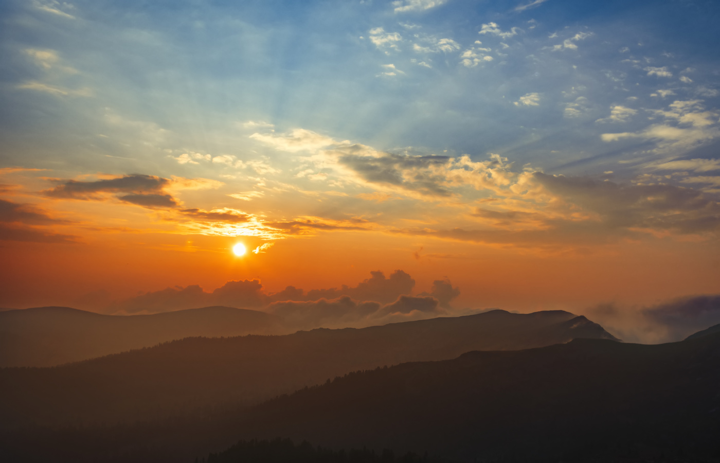 Sonnenuntergang in den Bergen