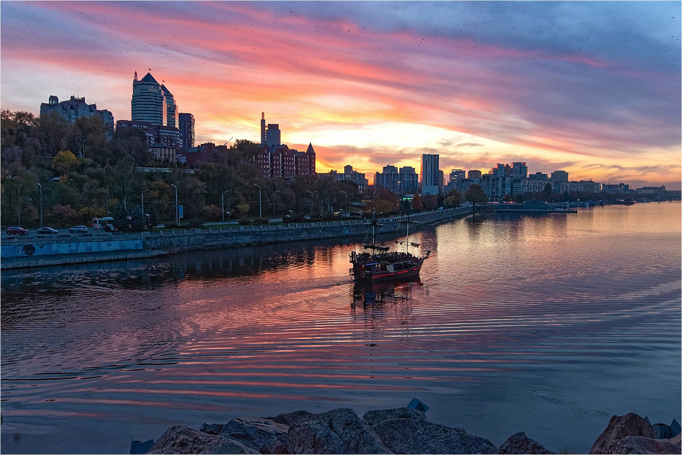 Gehen Sie bei Sonnenuntergang