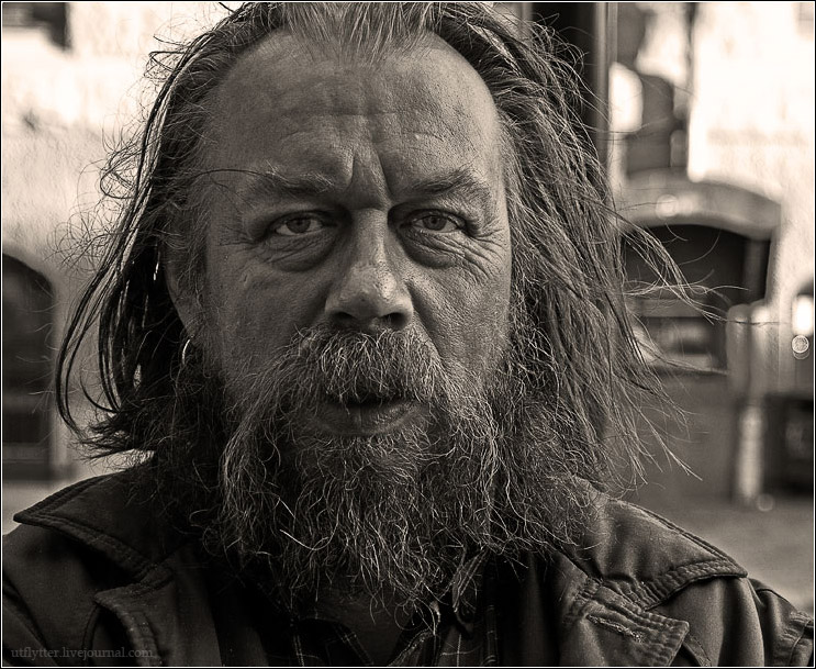 Portrait einer in der norwegischen Kernland in Alkoholismus verstrickt.