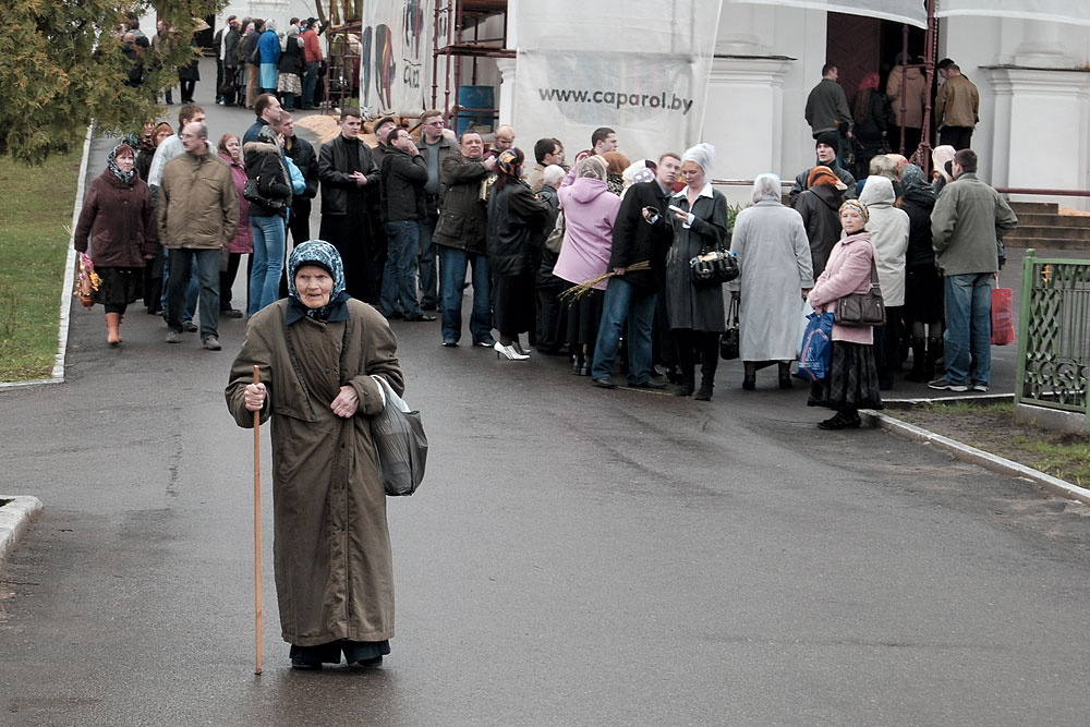 Der Weg von der Kirche