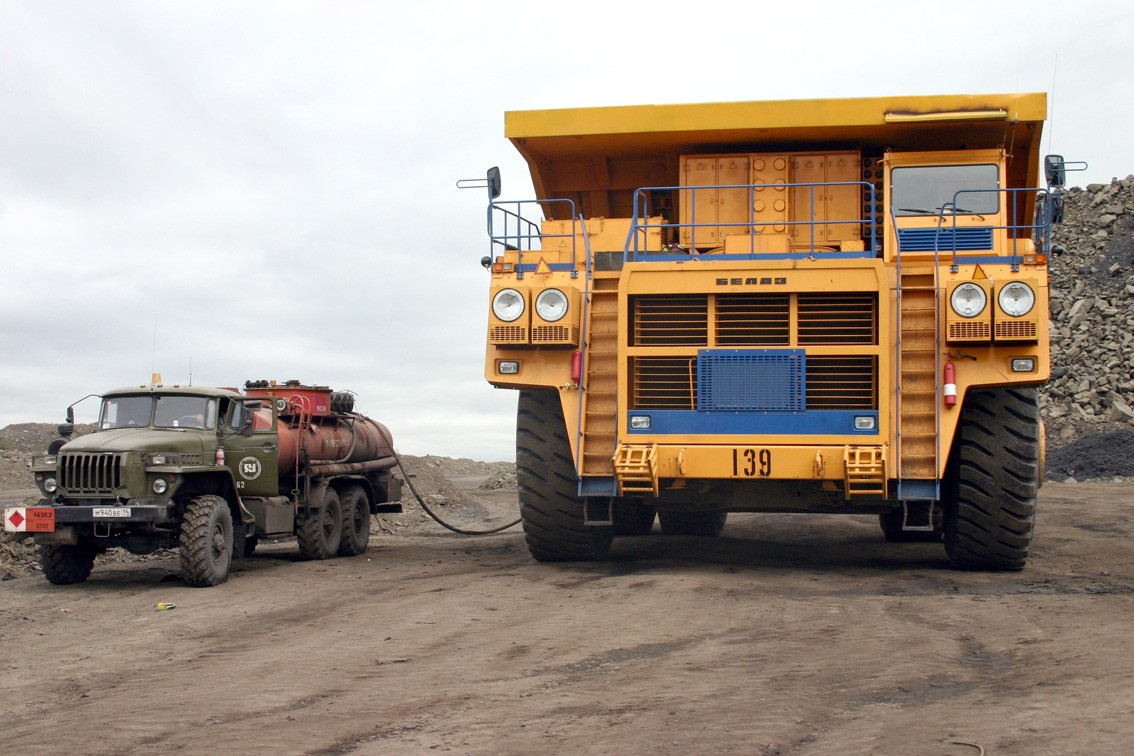 Er hat einen vollen Tank Füllstoff ...