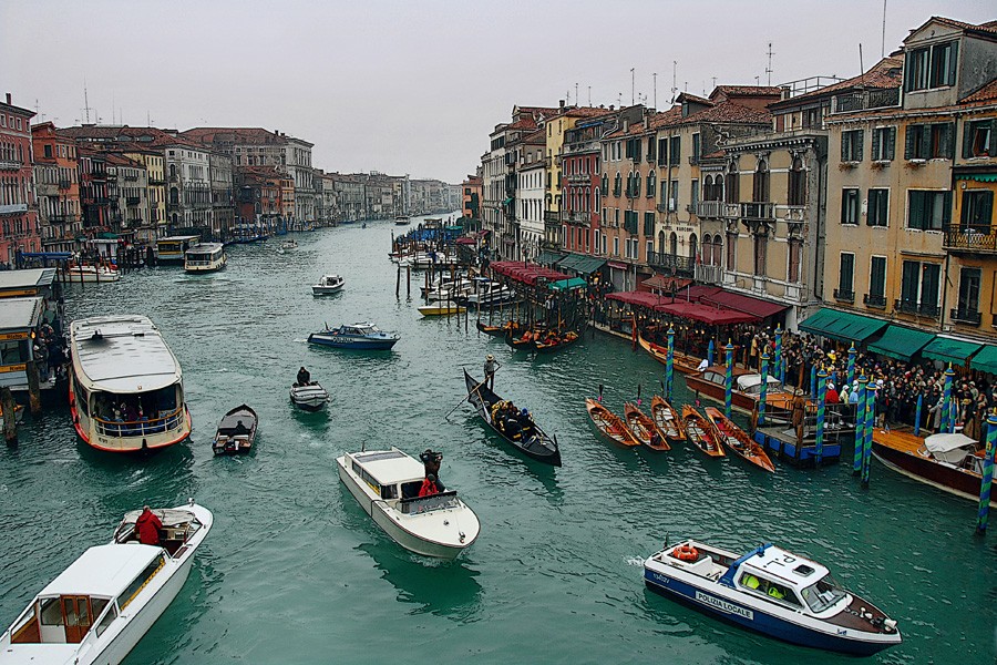 Eng ... an der Rialto-Brücke