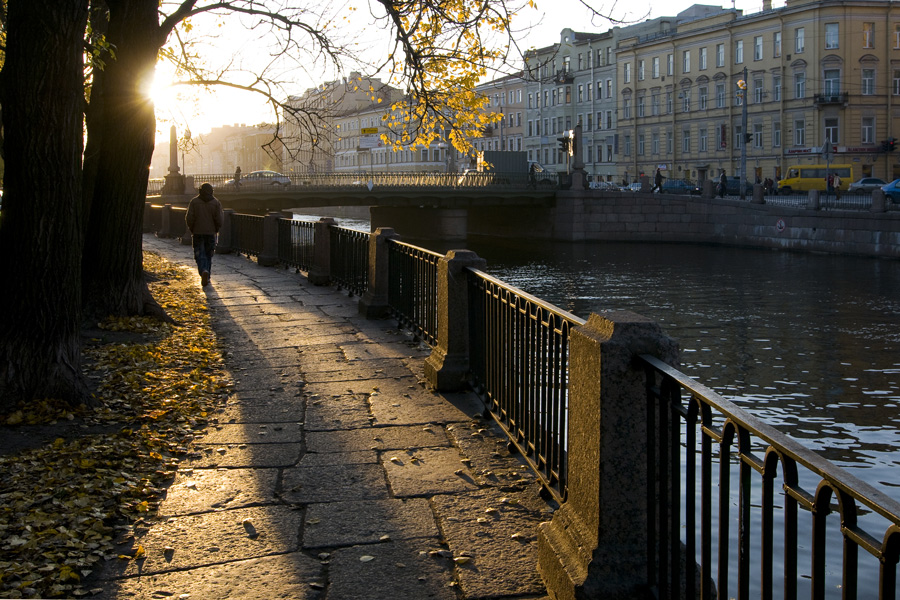 Herbstabend auf dem Kanal