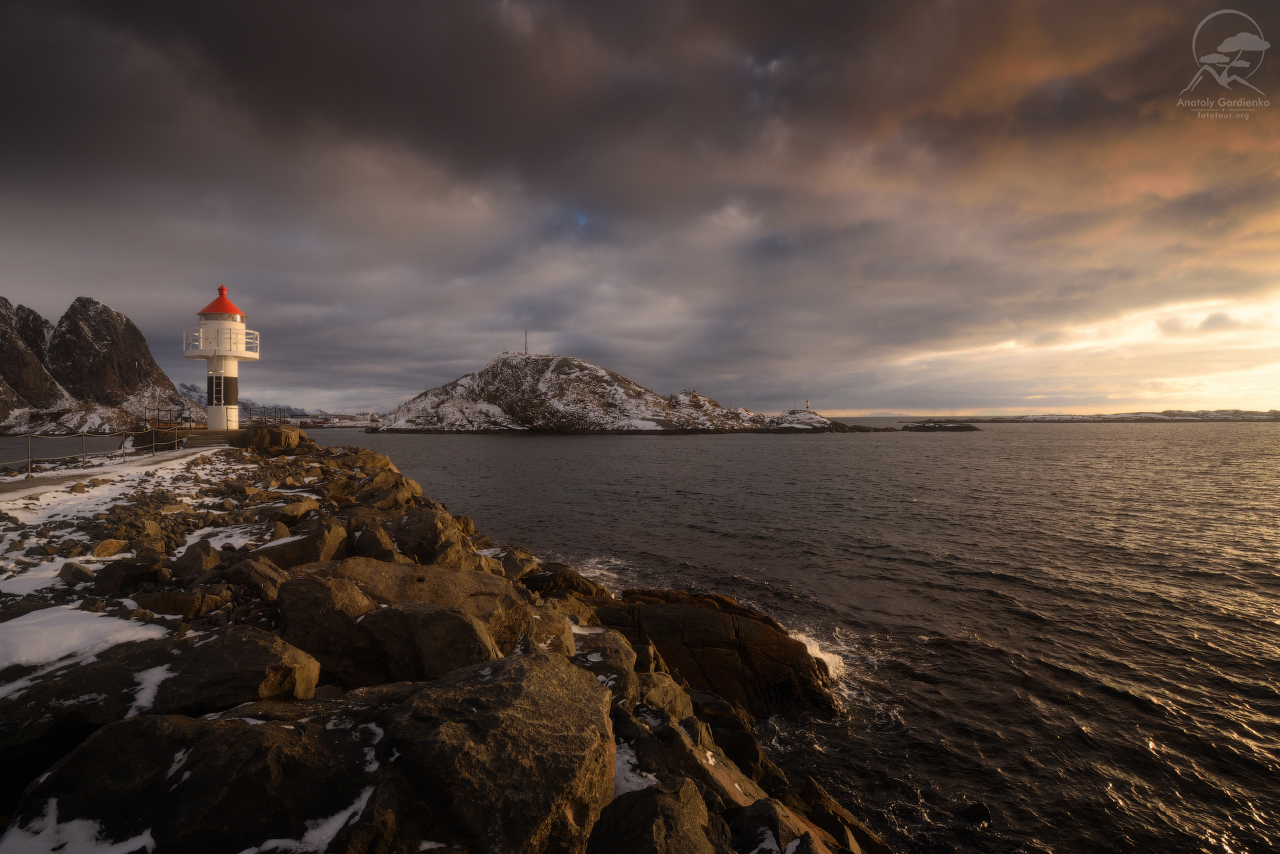 Lighthouse in Reine
