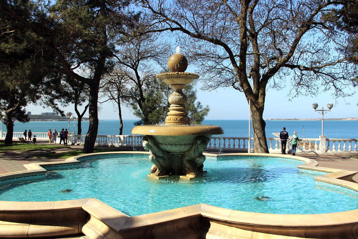 Nahe dem Meer Brunnen