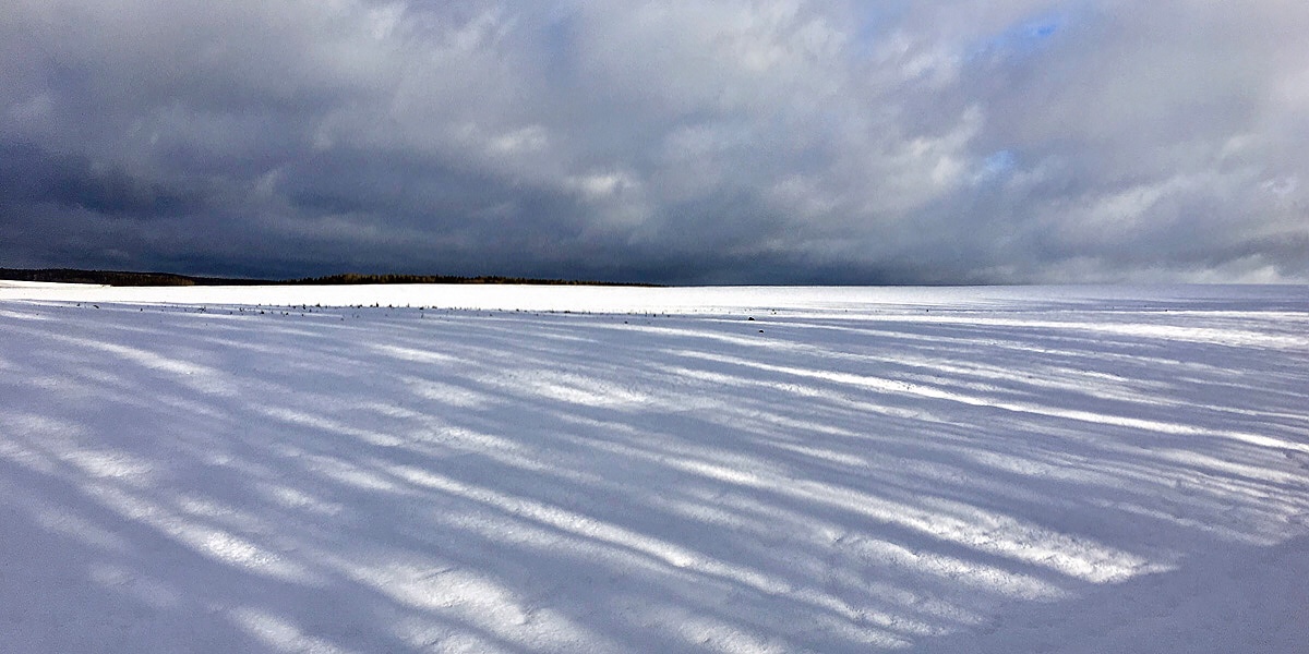 Schatten auf dem Schnee