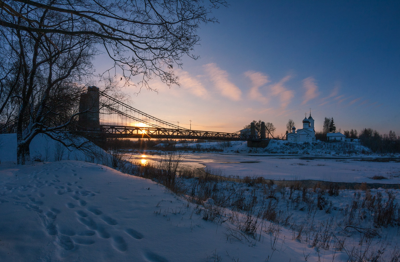 Sonnenaufgang über dem Fluss