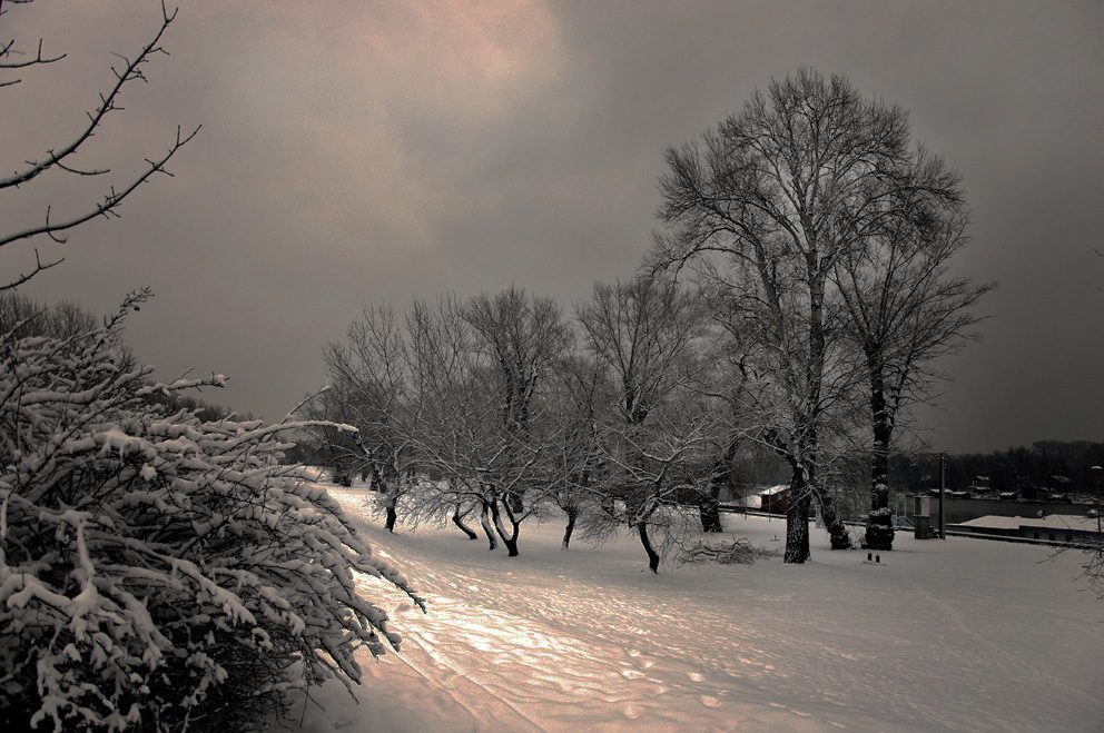 Sonnenaufgang über dem Fluss