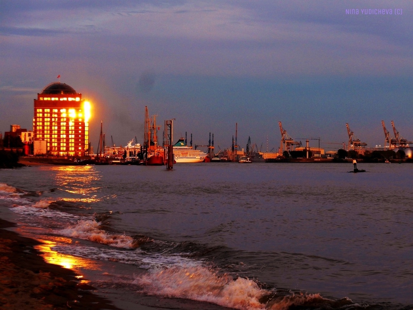 Sonnenuntergang auf der Elbe