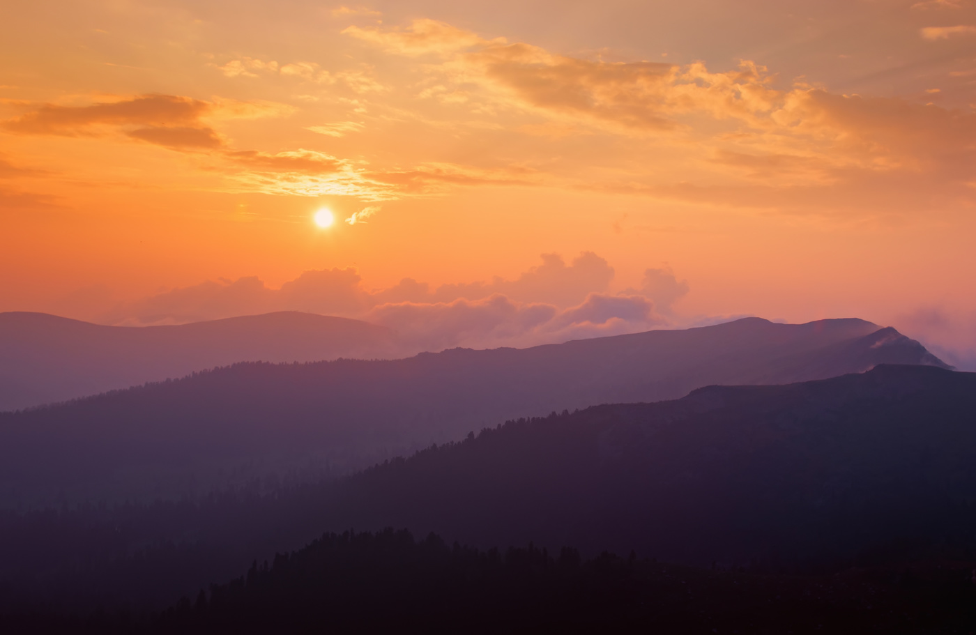 Sonnenuntergang in den Bergen