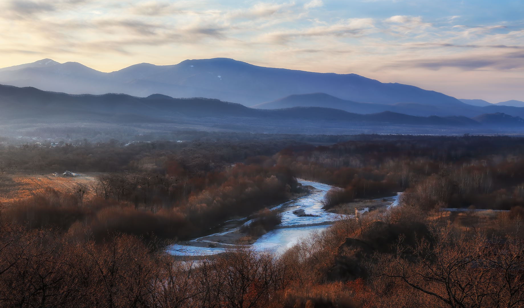 Sonnenaufgang auf dem Fluss