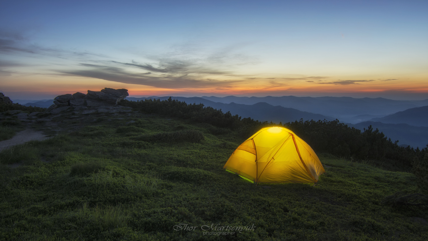 Morgendämmerung in den Bergen