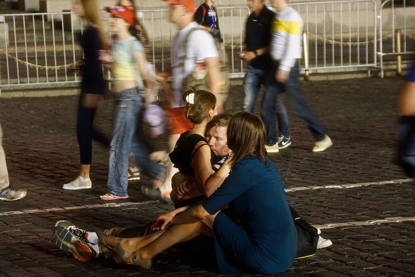 und lassen die ganze Welt warten