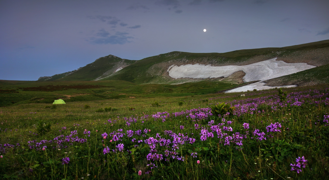 Sonnenuntergang in den Bergen