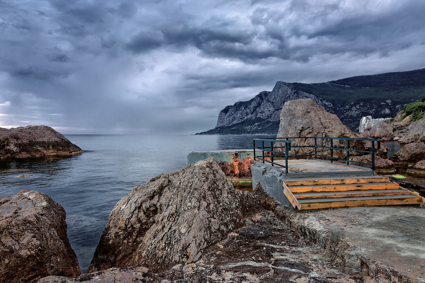 Überwiegend bewölkt.