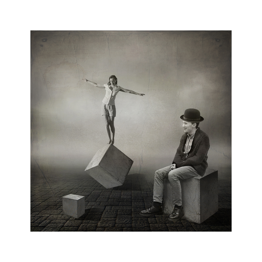 Mädchen auf einem Würfel