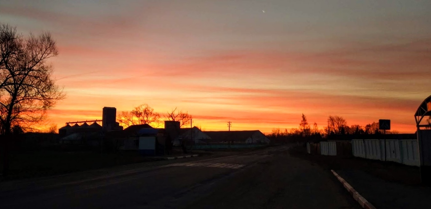 Sonnenaufgang im Dorf