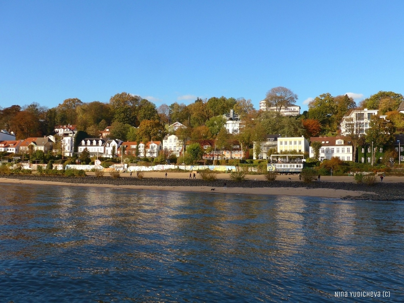 Strand an der Elbe in Hamburg