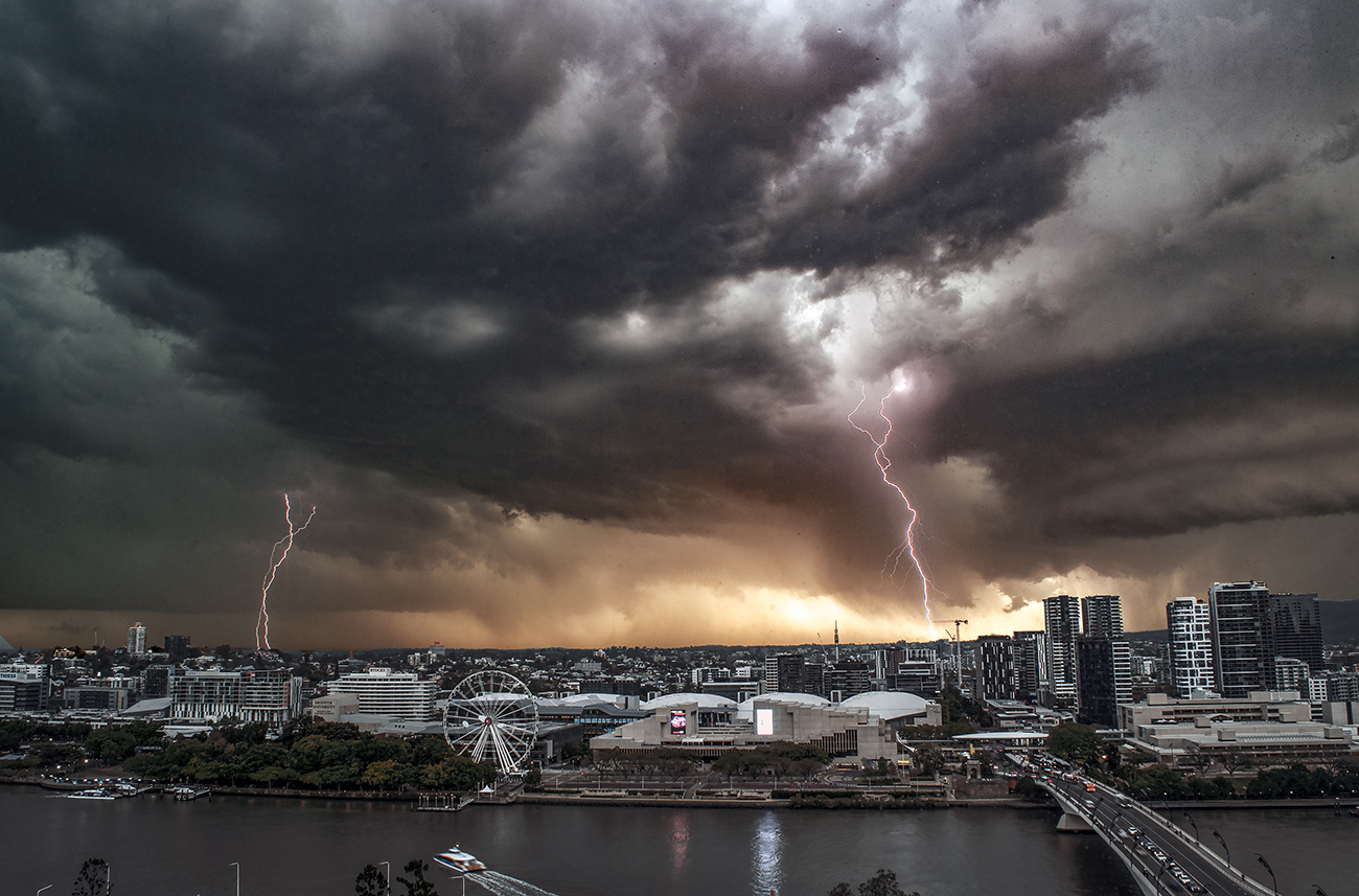 the strom (at Brisbane, Australia) II