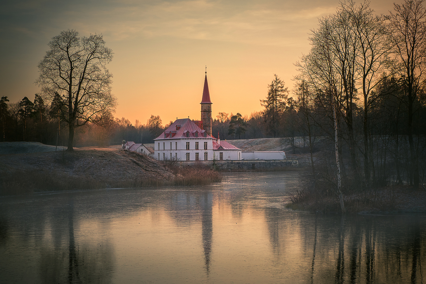 The first frost in Priory Park. The ancient city of Gatchina.