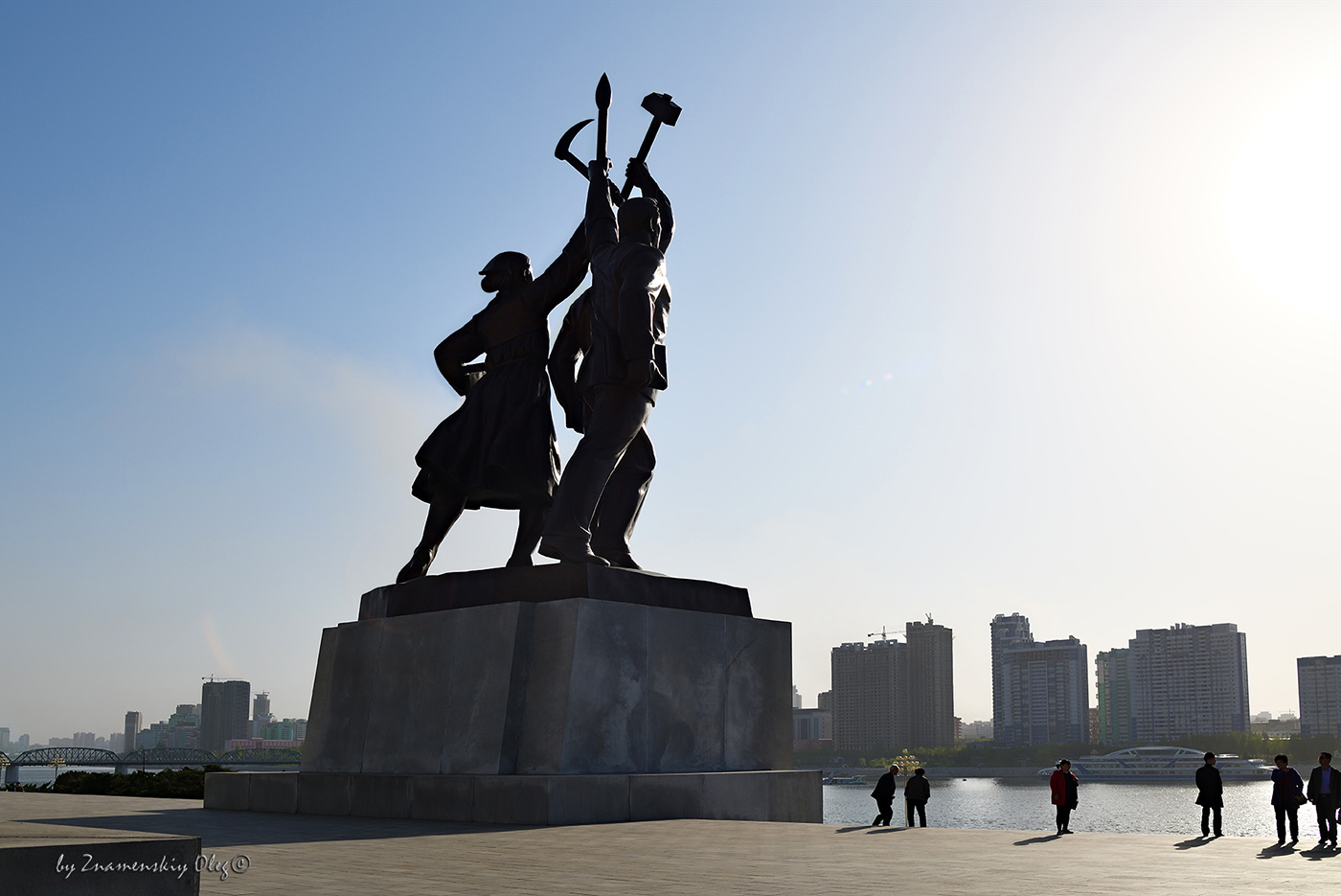 Juche statue - Worker, Peasant and working Intellectual