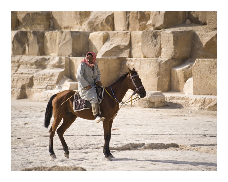 Wie vor einem Jahrhundert am Fuße der Cheops-Pyramide