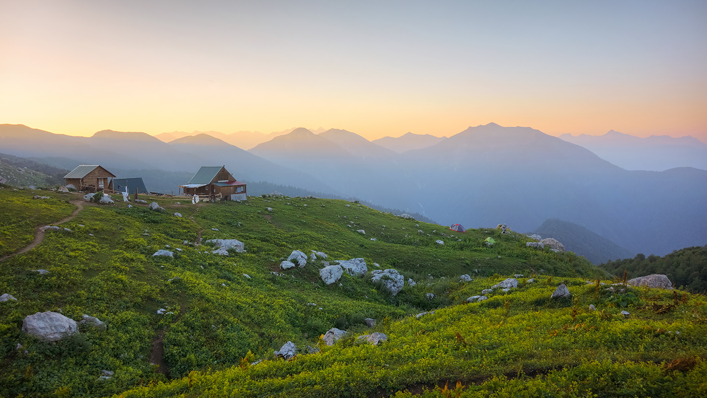 Morgendämmerung in den Bergen