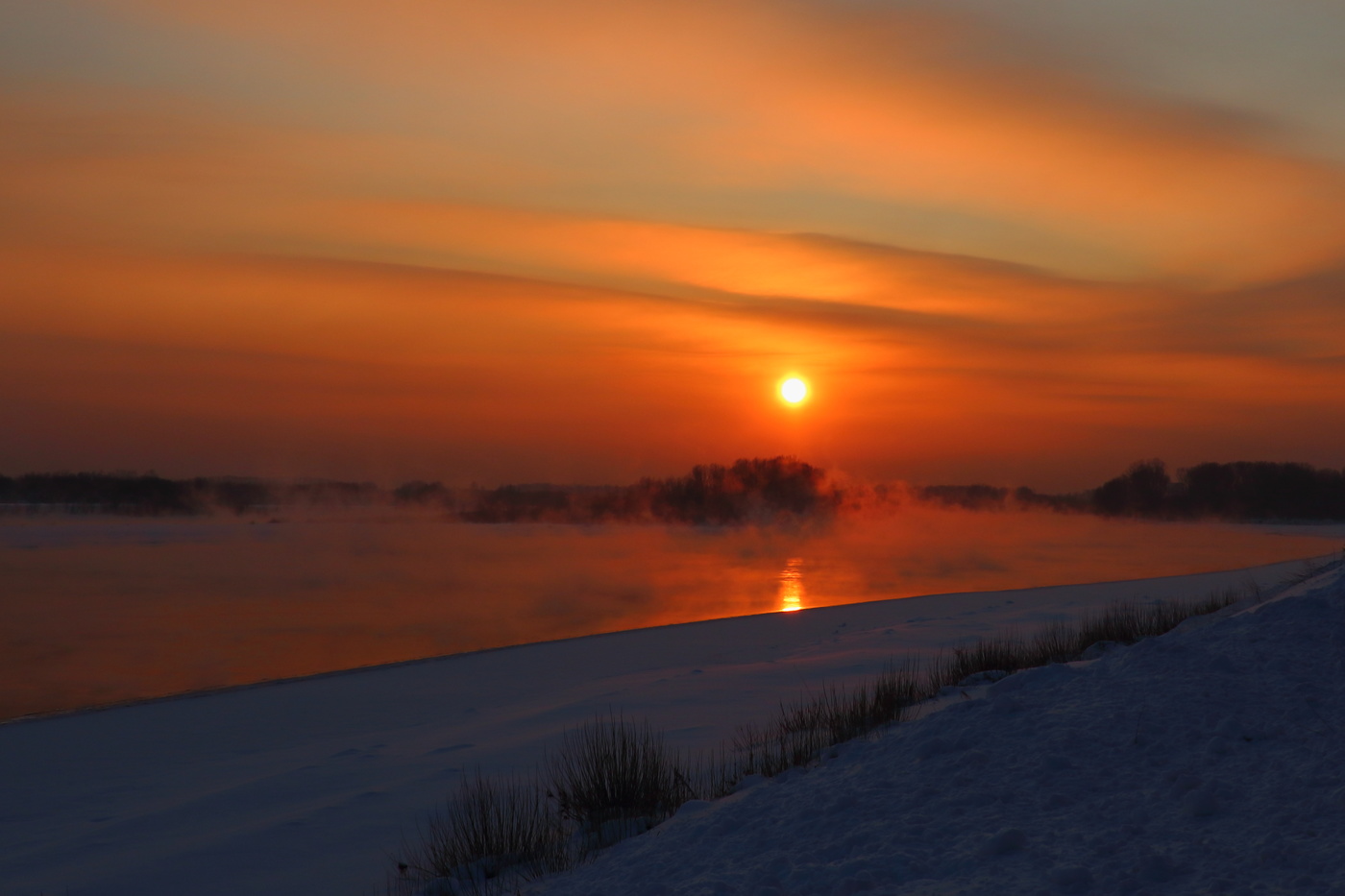 Frostiger Sonnenuntergang